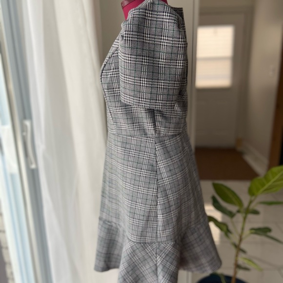 BNWT Luxology Women’s Ruched Sleeve Flare Hem Dress - Picture 2 of 5